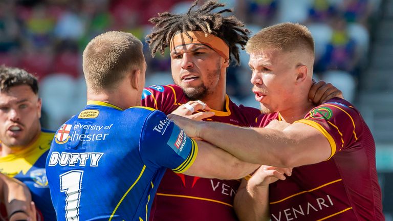 Picture by Allan McKenzie/SWpix.com - 19/05/2024 - Rugby League - Betfred Challenge Cup Semi Final - Huddersfield Giants v Warrington Wolves - The Totally Wicked Stadium, St Helens, England - Warrington's Matt Dufty has an altercation with Huddersfield's Hugo Salabio & Harry Rushton towards the end of their semi final game.